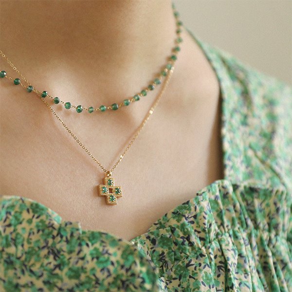 4P Emerald Cross Necklace 18K 4P 에메랄드 십자가 목걸이