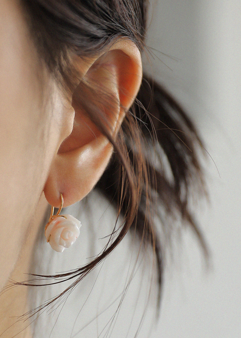 Light Pink Coral Hook Earrings 18K 연 핑크 산호(M) 훅 귀걸이
