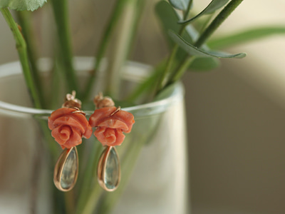 ㆍDesigned by Daeunㆍ Waterdrop Green Quartz, Two flowers Momo Coral Earrings 18K 물방울 그린 쿼츠, 두송이 모모 산호 귀걸이