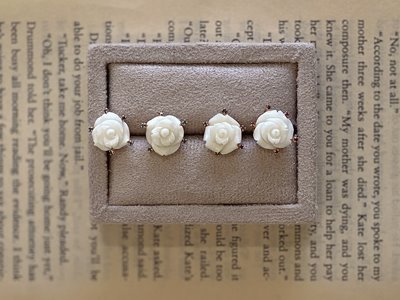 ㆍDesigned by Daeunㆍ Diamond, Smoke Rose White Coral Earrings 18K 다이아몬드, 스모크 로즈 백산호 귀걸이 (퍼플, 블루 선택)