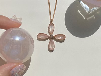 Rose Quartz, Cognac Diamond Flower Necklace 18K 로즈 쿼츠, 꼬냑 러프 다이아몬드 꽃 목걸이