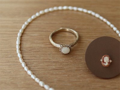 Cognac Diamond, Milk Opal Goodie Ring 18K 꼬냑 다이아몬드, 밀크 오팔 구디 반지