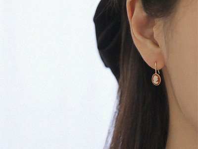 ㆍDesigned by Namheeㆍ Otto Shell Cameo Classic Style Hook Earrings 18K 오또 셸 카메오(8＊6) 클래식 스타일 훅 귀걸이