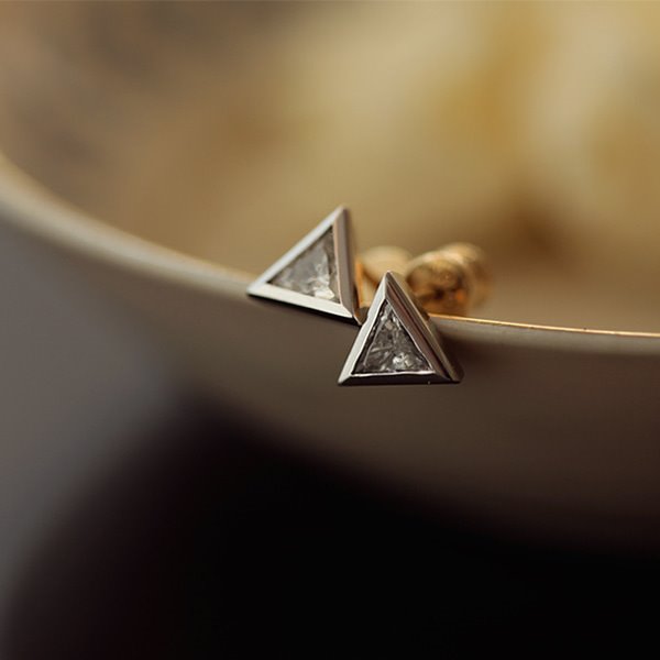 ㆍDesigned by Namheeㆍ Triangular Diamond Earrings 18K 삼각 다이아몬드 귀걸이