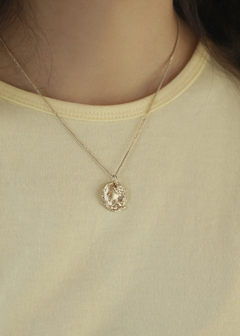 Cognac Diamond Woman Coin Holing Necklace 18K 꼬냑 다이아몬드 여인 주화 홀링 목걸이