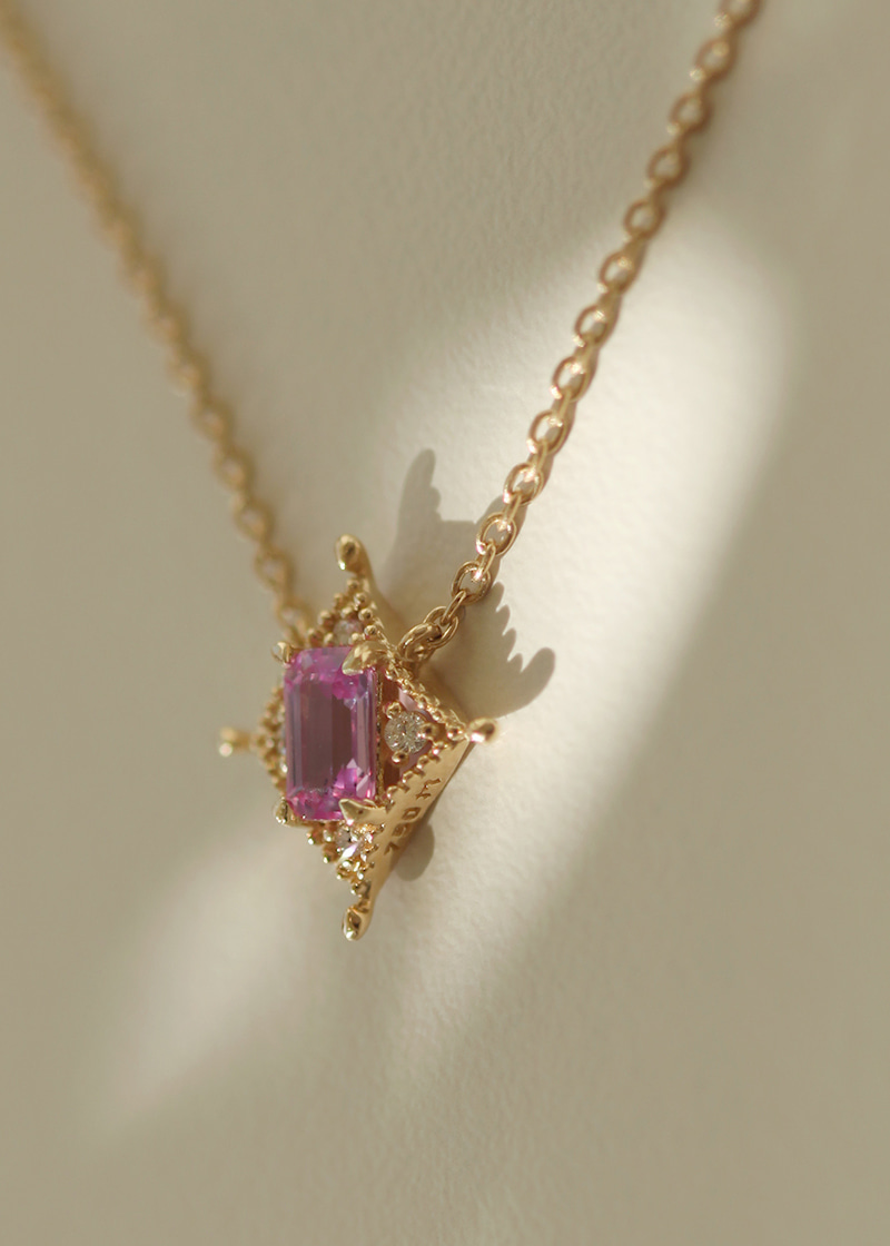 Melee Diamond, Pink Sapphire Paris Necklace 18K 멜리 다이아몬드, 핑크 사파이어 파리스 목걸이