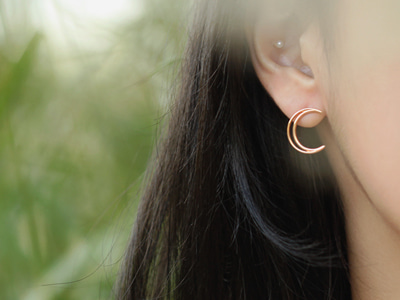 New Moon Earrings 18K 초승달 귀걸이