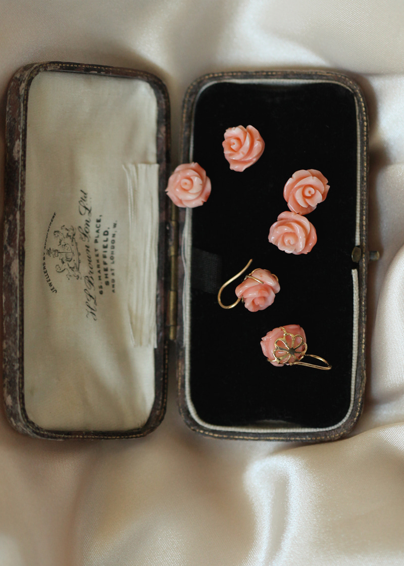 Pink Coral Hook Earrings 18K 핑크 산호 훅 귀걸이